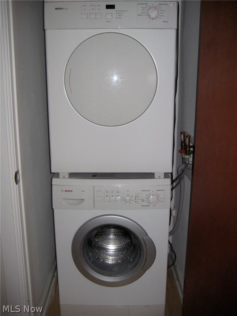 1237-802 Washington Avenue, Unit 802 Cleveland, OH 44113 - Photo 11 of 16 in suite laundry
