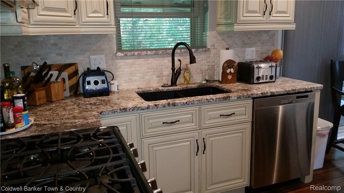 1772 Triangle Lake Road Howell, MI 48843 - Photo 9 of 19 Updated kitchen