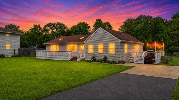 $400,000 | 37883 North Watts Avenue, Spring Grove, IL 60081