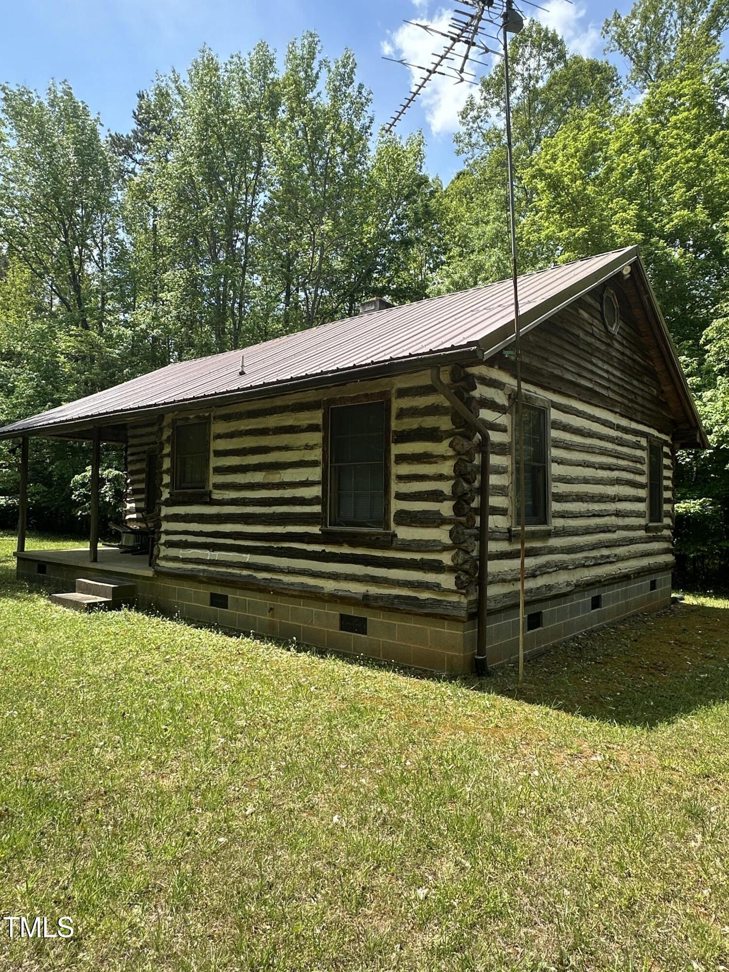 2011 Bowmantown Road Roxboro, NC 27574 - Photo 7 of 11 IMG_5635