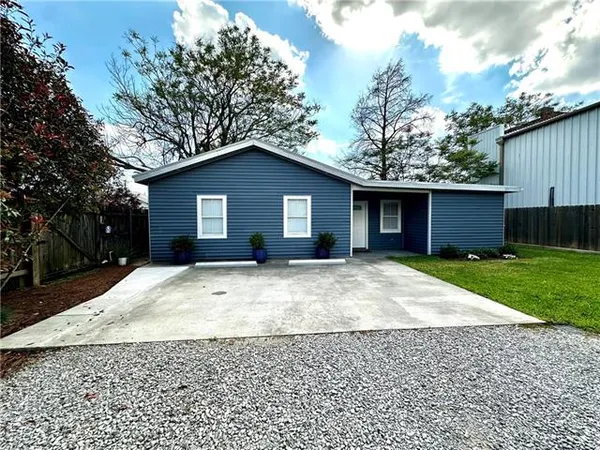 $2,000 | 68 Hickory Avenue, Harahan, LA 70123