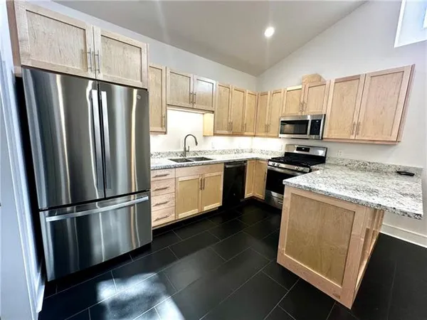 $2,000 | 68 Hickory Avenue, Harahan, LA 70123