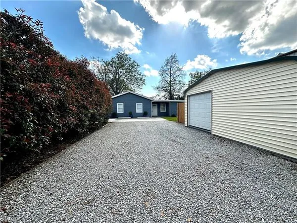$2,000 | 68 Hickory Avenue, Harahan, LA 70123