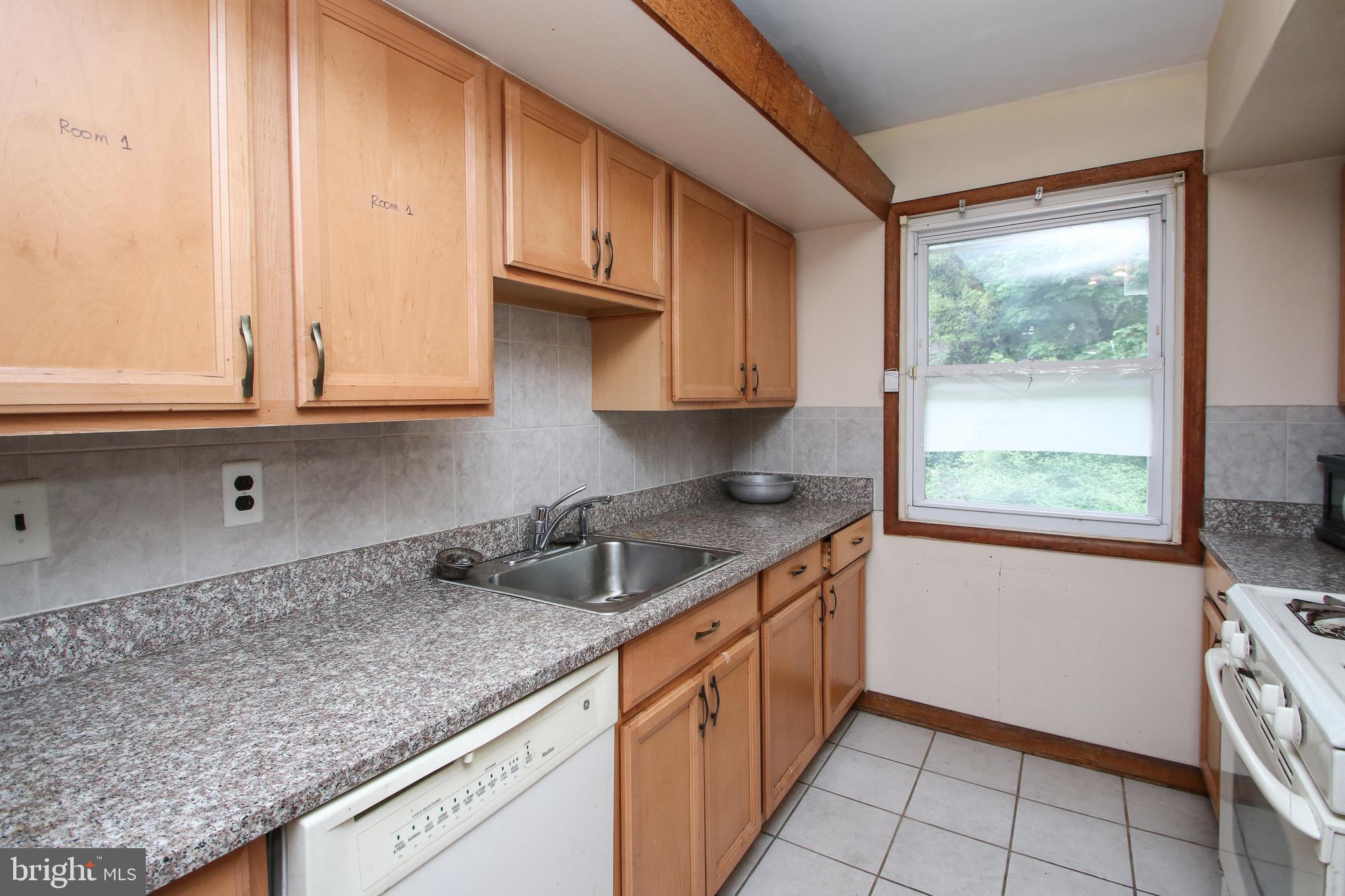 2734 West Country Club Road Philadelphia, PA 19131 - Photo 11 of 30 Kitchen