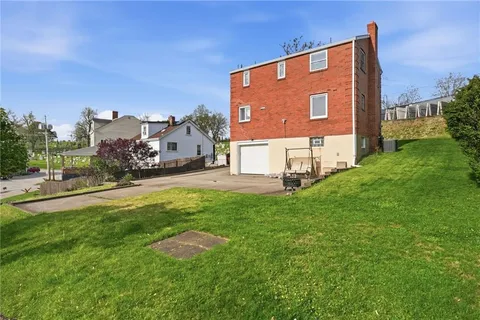 a view of a house with a big yard
