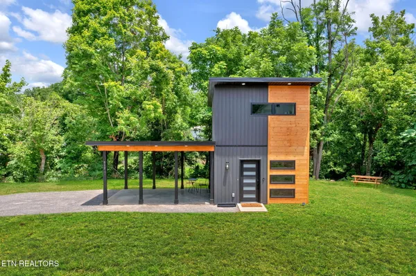 $275,000 | 912 East Main Street, Jefferson City, TN 37760