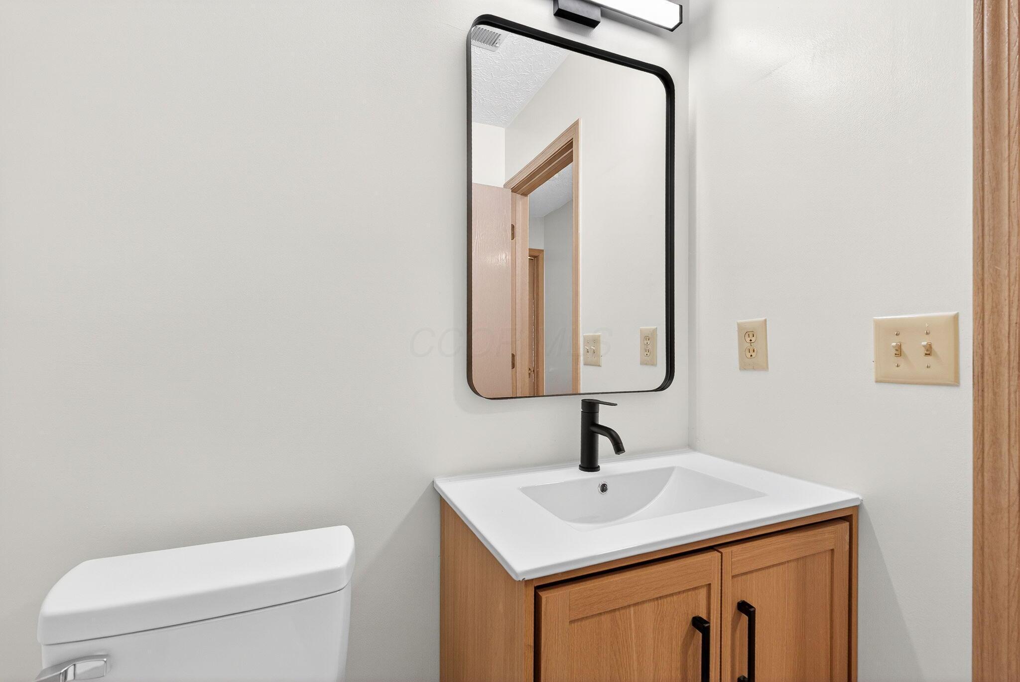 2064 Waymont Road Columbus, OH 43229 - Photo 18 of 31 2064 Waymont Rd (Interior)-16
