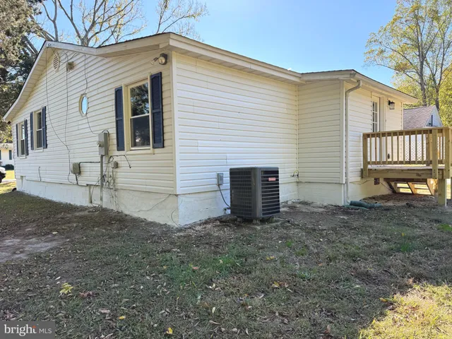 a view of backyard of house