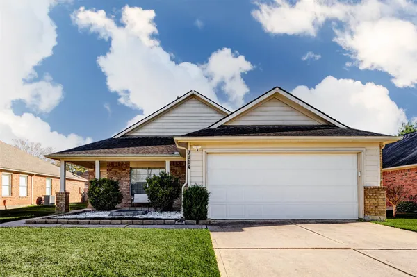 $2,200 | 3114 Maryfield Lane, Pearland, TX 77581