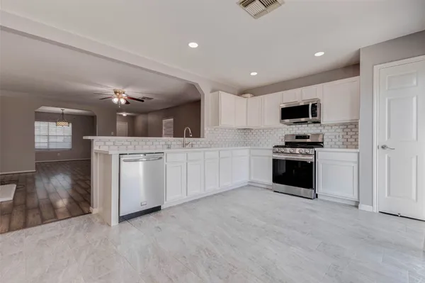 $2,200 | 3114 Maryfield Lane, Pearland, TX 77581