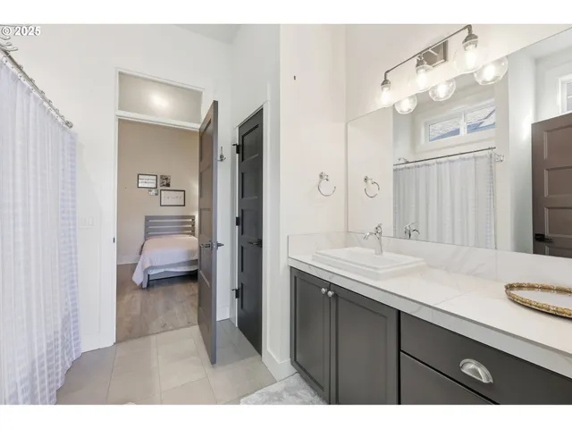 a en suite bathroom with a sink and a mirror