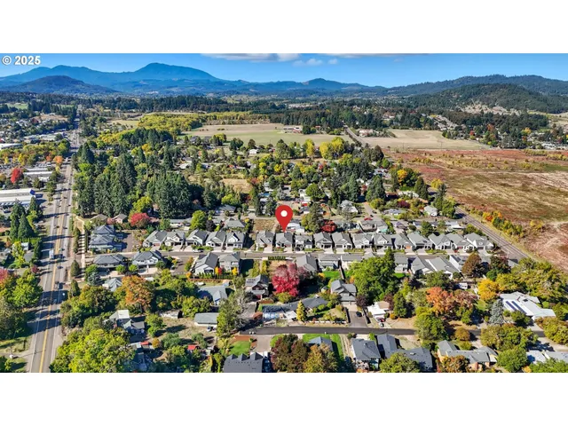 a picture of a small white building