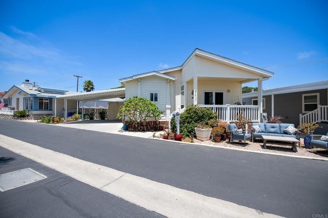 a view of a patio with table and chairs a barbeque with wooden fence