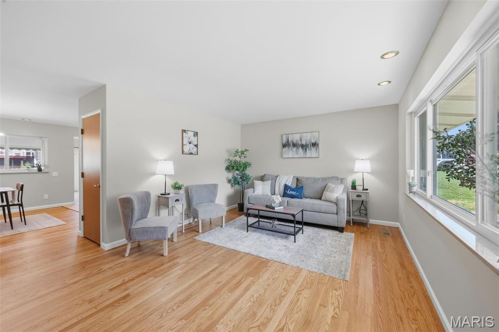 908 Buckley Road Mehlville, MO 63125 - Photo 6 of 34 Gallery Image 6