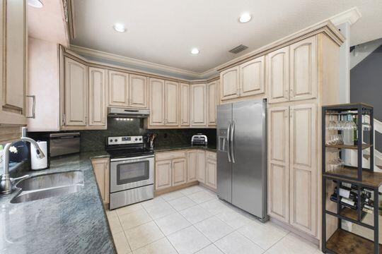 11131 Laurel Walk Road Wellington, FL 33449 - Photo 11 of 41 Kitchen