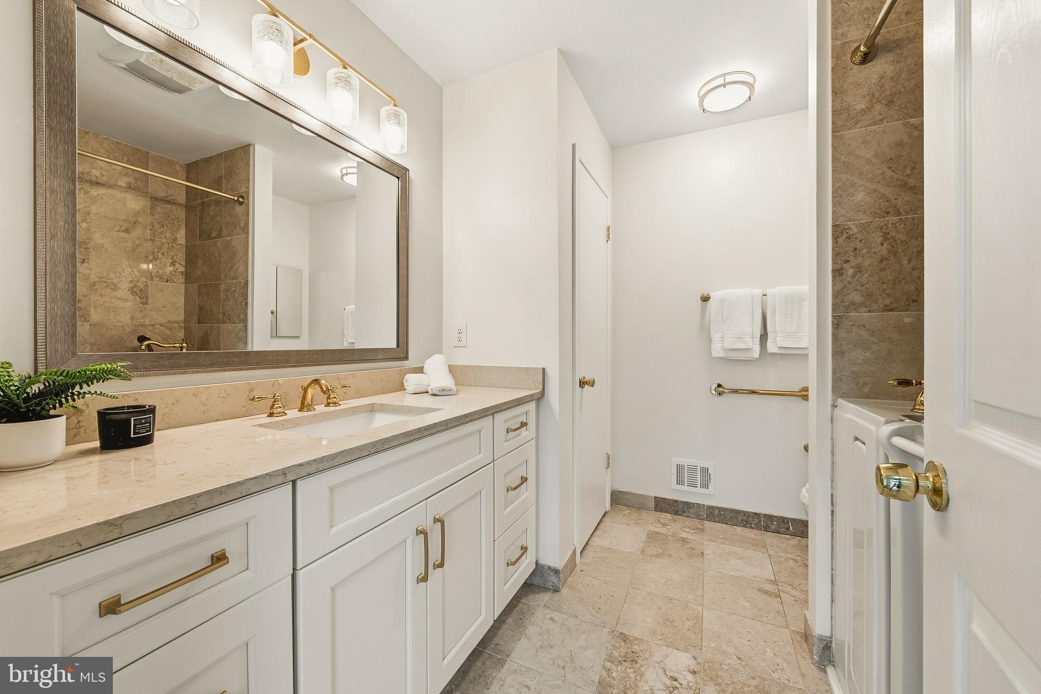 1213 Potomac School Road McLean, VA 22101 - Photo 29 of 52 Primary Bathroom