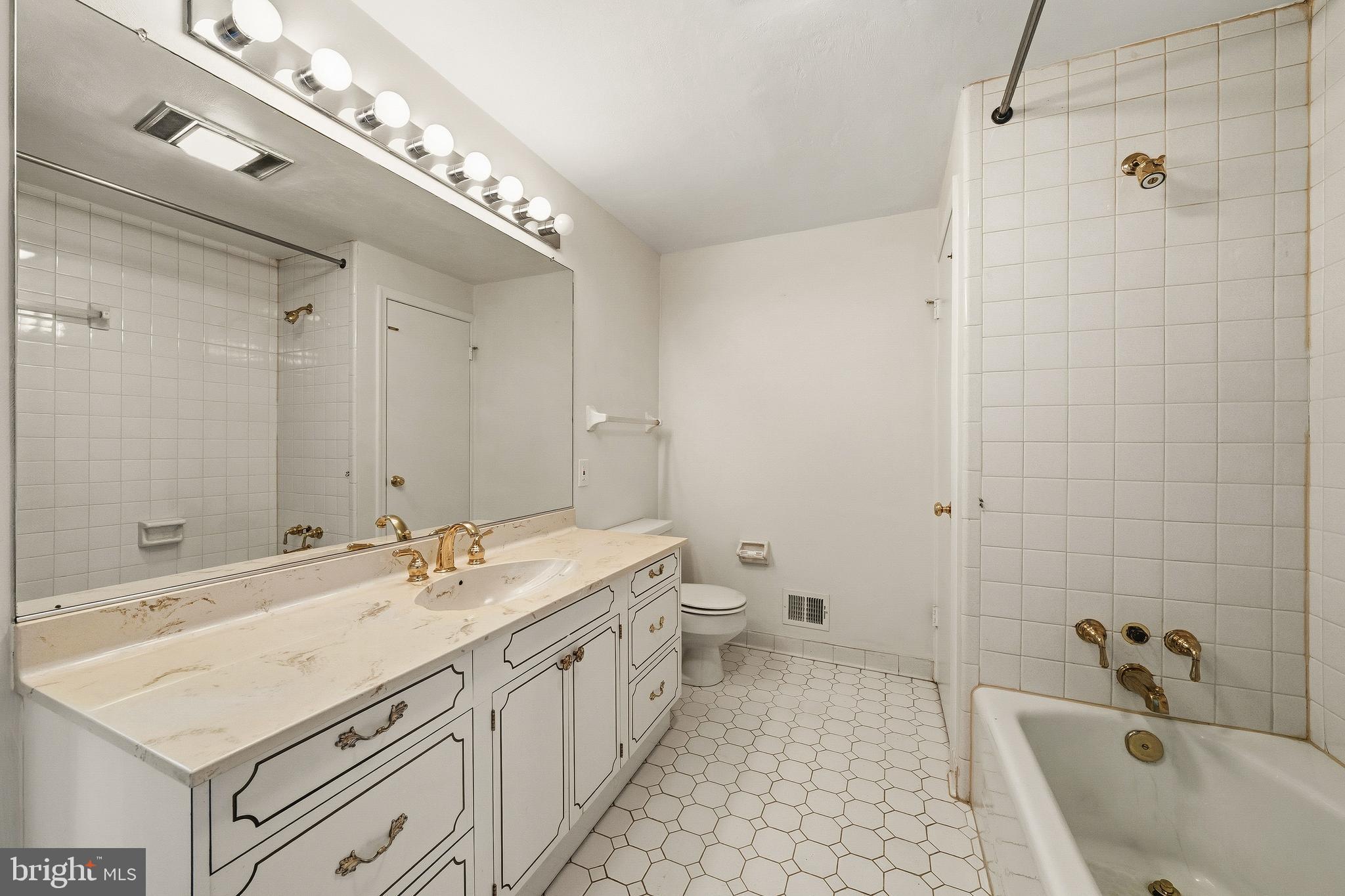 1213 Potomac School Road McLean, VA 22101 - Photo 44 of 52 Jack and Jill Bathroom