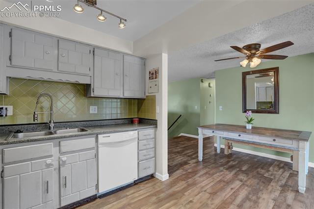 4664 Ridgeglen Road Colorado Springs, CO 80918 - Photo 14 of 37