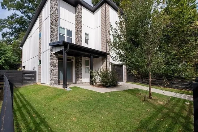 a view of a house with backyard and porch
