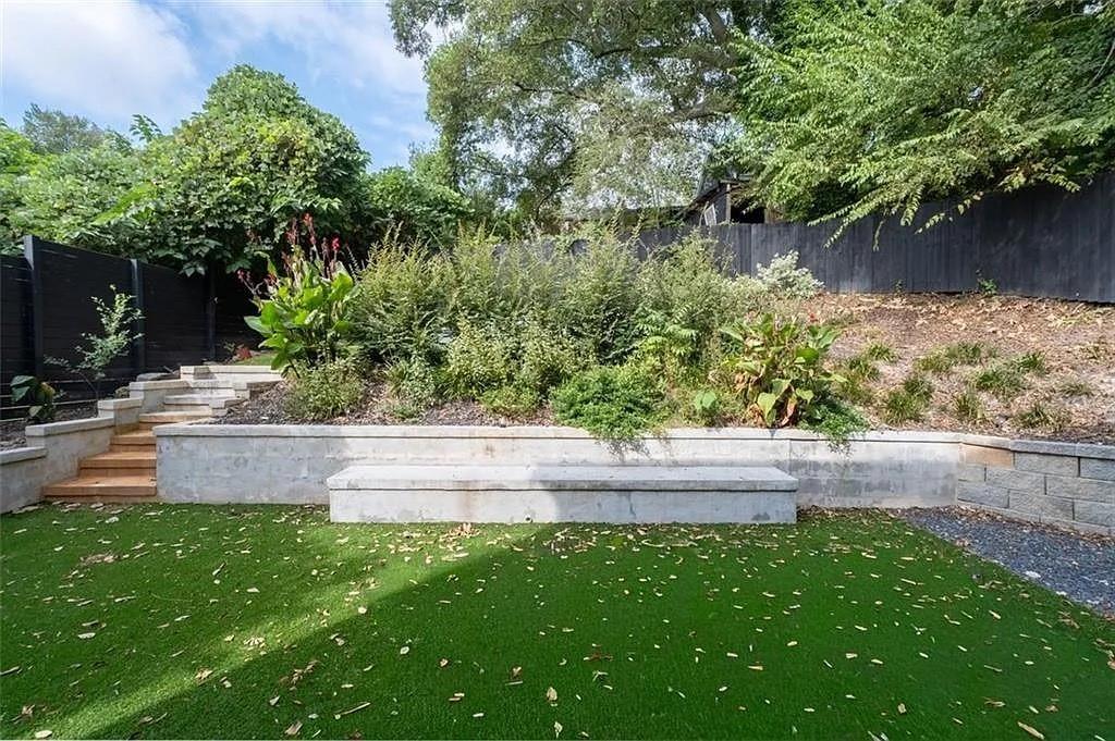 813 Coleman Street Southwest Atlanta, GA 30310 - Photo 14 of 39 a view of yard with green space