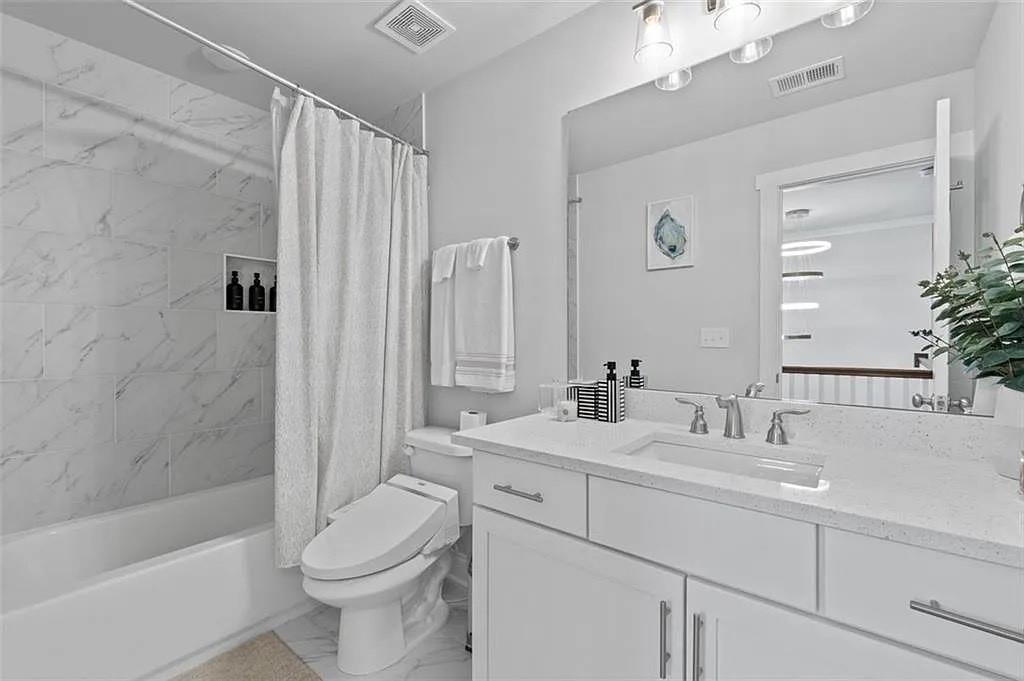 813 Coleman Street Southwest Atlanta, GA 30310 - Photo 32 of 39 a bathroom with a sink a toilet and shower