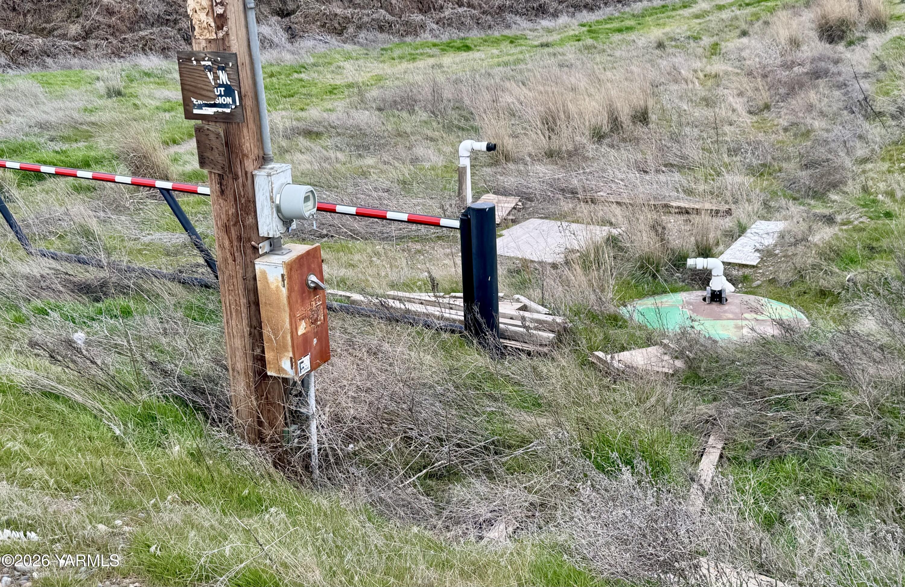 9250 Campbell Road Toppenish, WA 98948 - Photo 11 of 13 a view of a park with iron fence