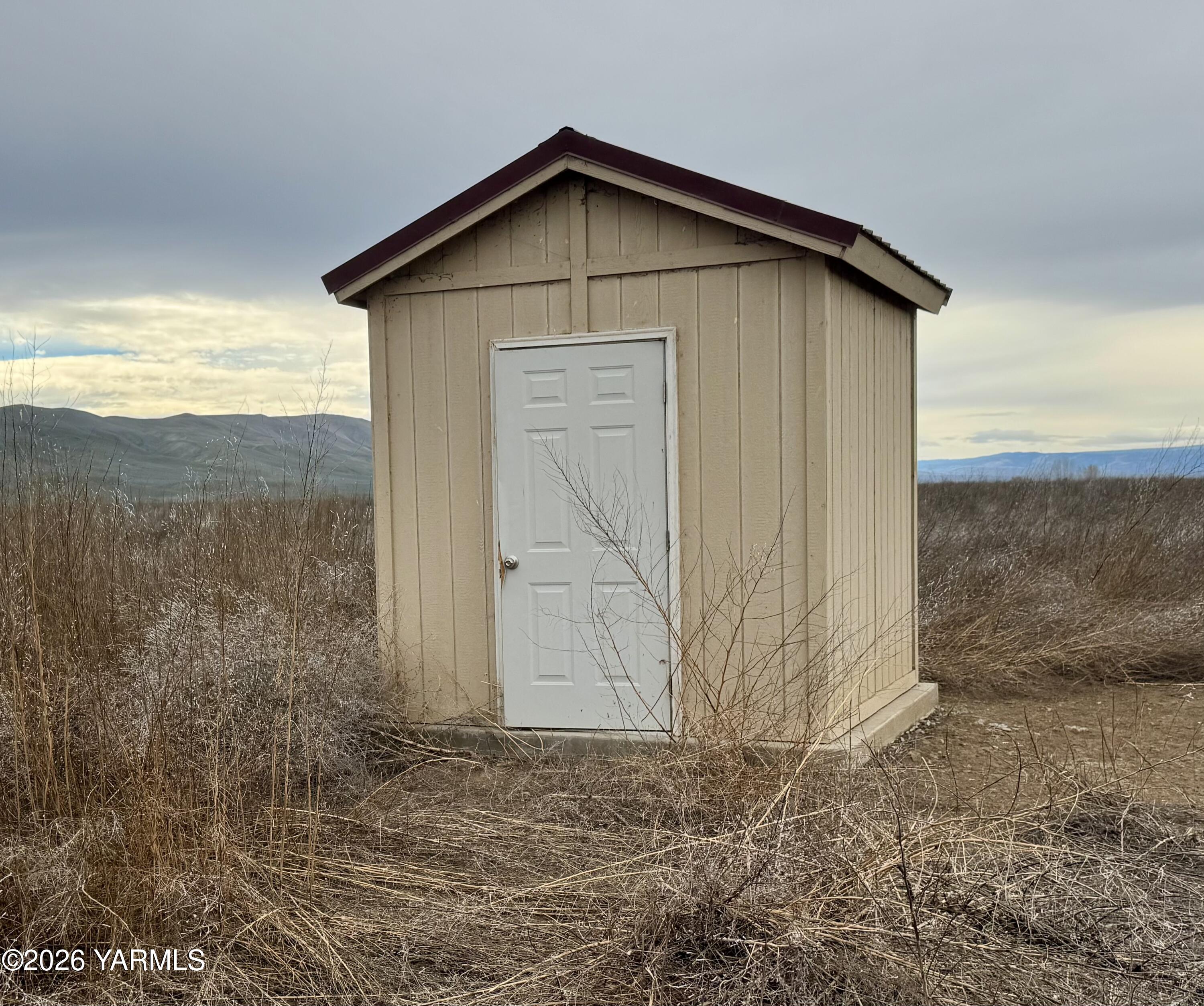 9250 Campbell Road Toppenish, WA 98948 - Photo 13 of 13 a view of a house with a yard