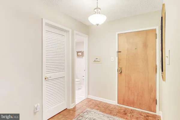 $3,550 | 1101 South Arlington Ridge Road, Unit 305, Arlington, VA 22202