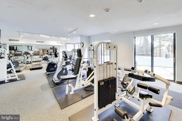 $3,550 | 1101 South Arlington Ridge Road, Unit 305, Arlington, VA 22202