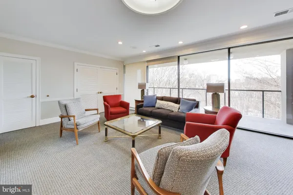 $3,550 | 1101 South Arlington Ridge Road, Unit 305, Arlington, VA 22202