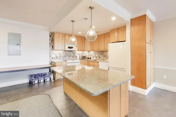 $3,550 | 1101 South Arlington Ridge Road, Unit 305, Arlington, VA 22202