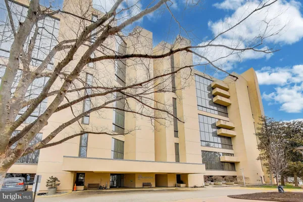 $3,550 | 1101 South Arlington Ridge Road, Unit 305, Arlington, VA 22202