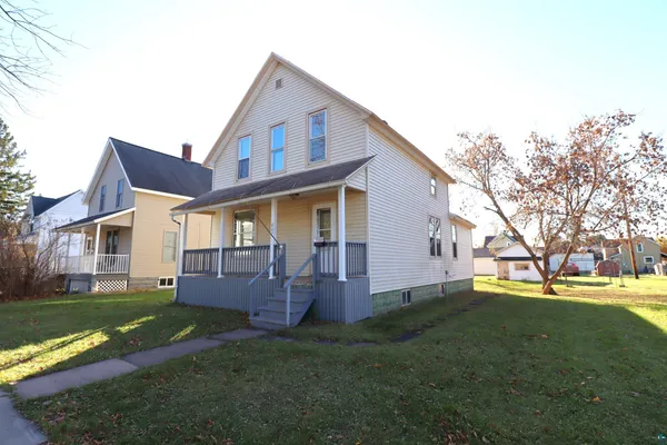 $141,200 | 807 5th Avenue East, Ashland, WI 54806