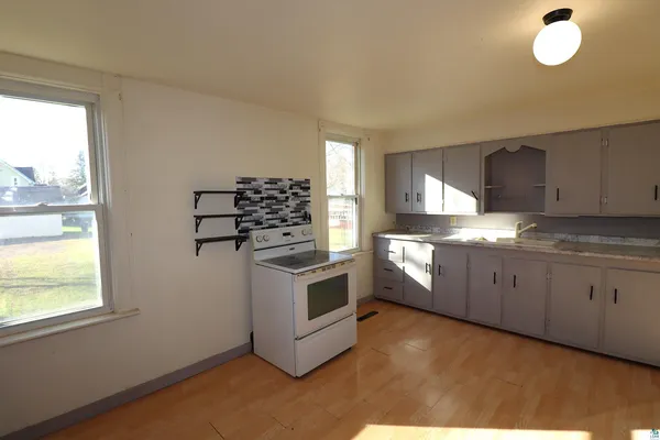 $141,200 | 807 5th Avenue East, Ashland, WI 54806