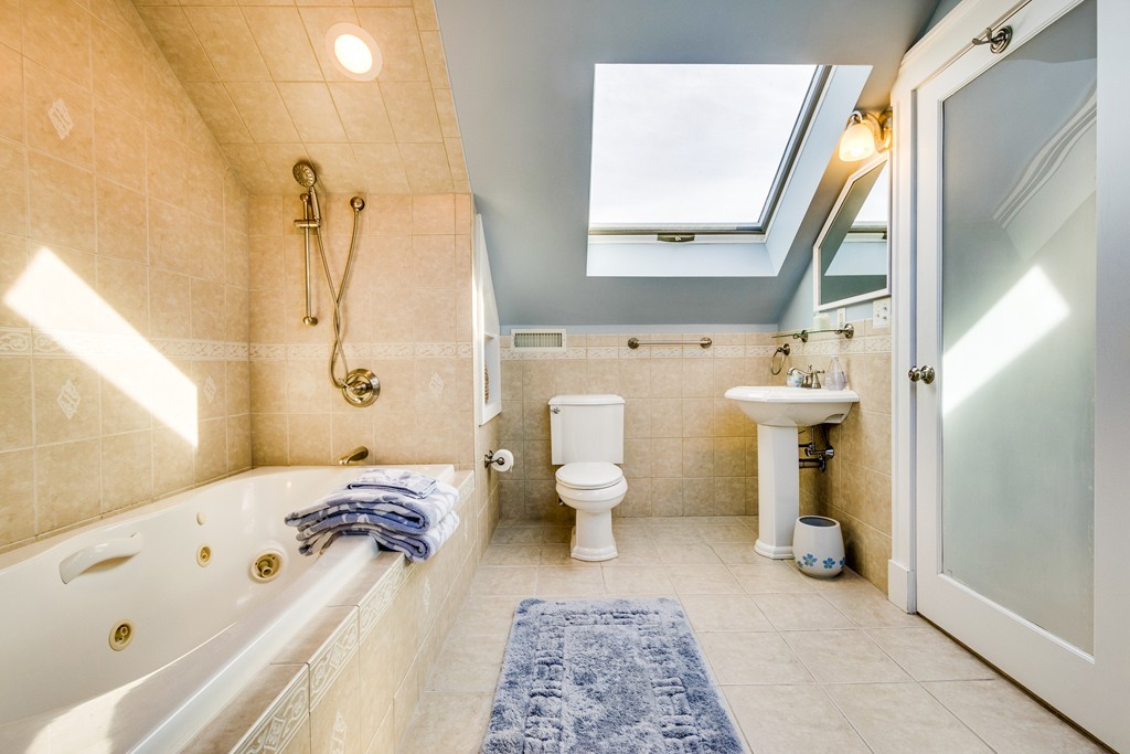 112 Oakland Rd Extension, Unit 2 Brookline, MA 02445 - Photo 15 of 18 Gallery Image 15