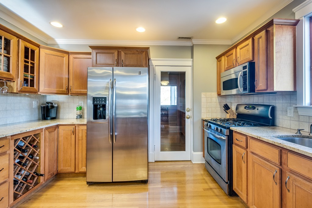 112 Oakland Rd Extension, Unit 2 Brookline, MA 02445 - Photo 8 of 18 Gallery Image 8