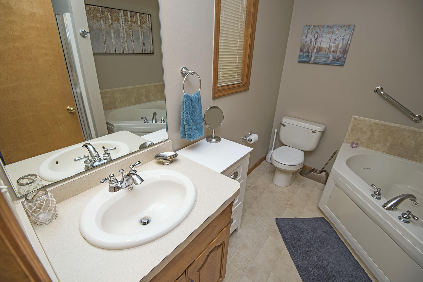 419 Canterbury Road Bushkill, PA 18324 - Photo 17 of 50 a bathroom with a sink and a toilet