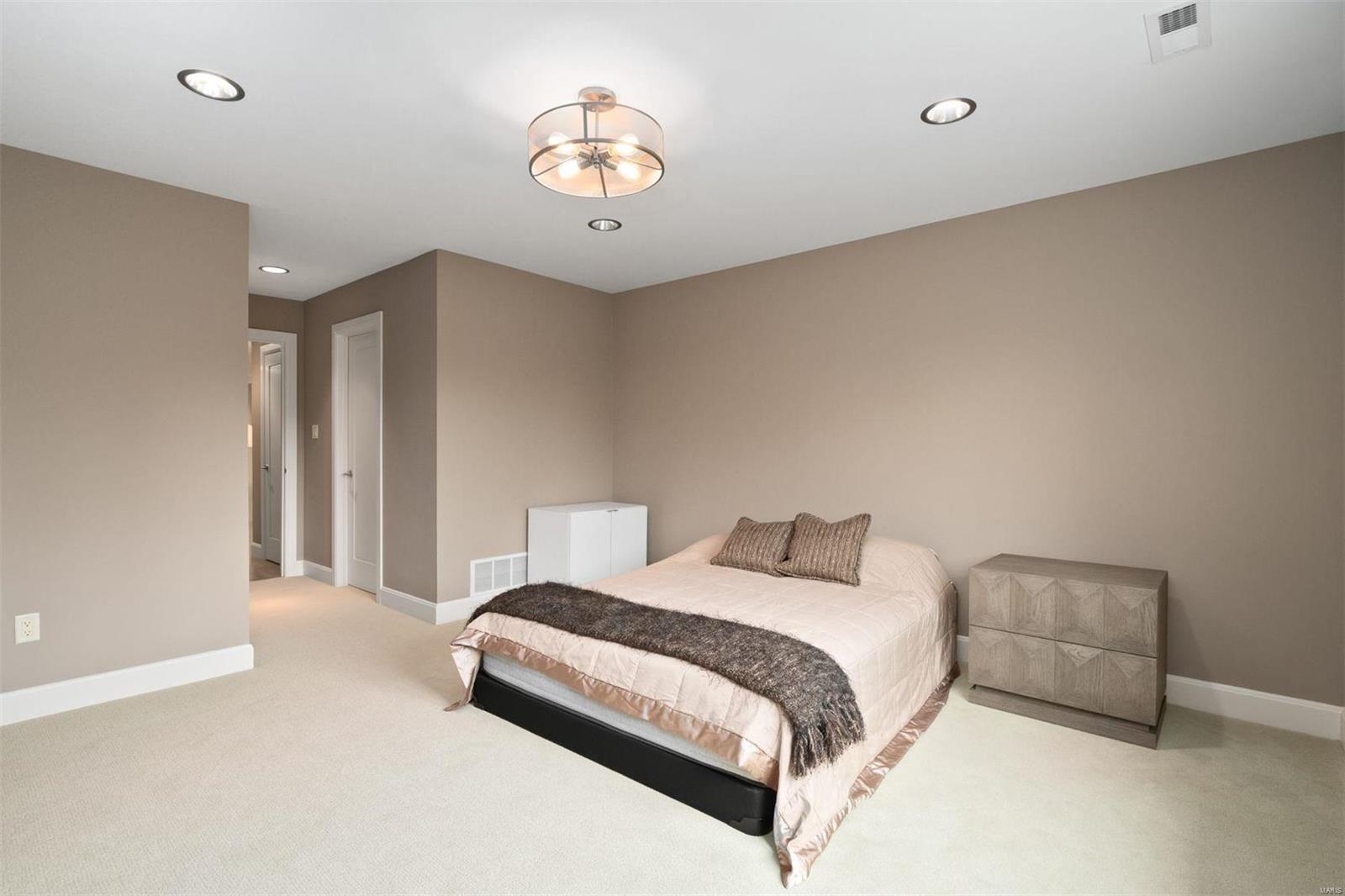 1 West Windrush Creek Road St. Louis, MO 63141 - Photo 37 of 46 Gallery Image 37