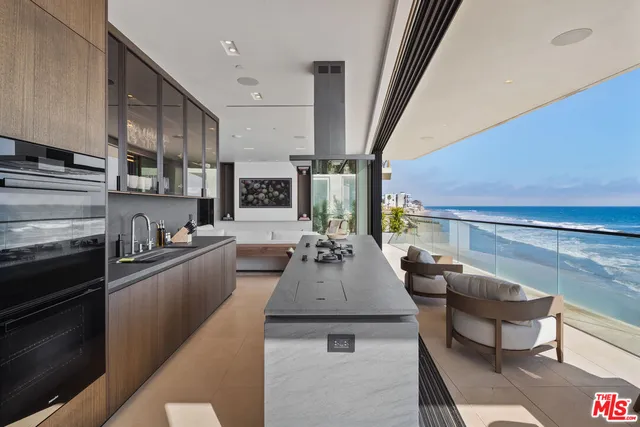 $9,900,000 | 18954 Pacific Coast Highway, Malibu, CA 90265