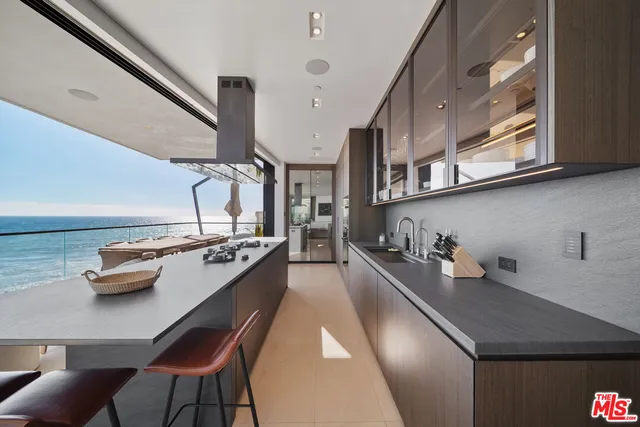$9,900,000 | 18954 Pacific Coast Highway, Malibu, CA 90265