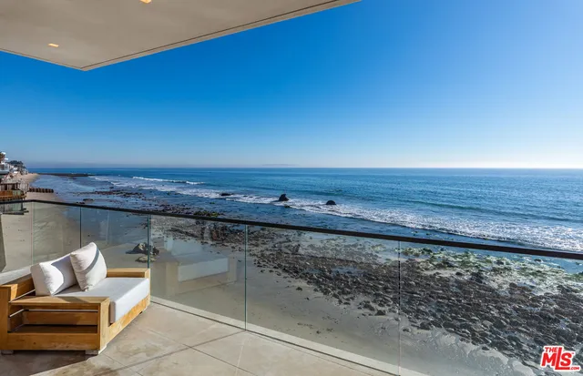 $9,900,000 | 18954 Pacific Coast Highway, Malibu, CA 90265