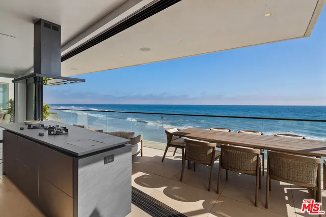 $9,900,000 | 18954 Pacific Coast Highway, Malibu, CA 90265