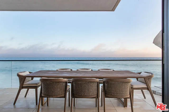 $9,900,000 | 18954 Pacific Coast Highway, Malibu, CA 90265
