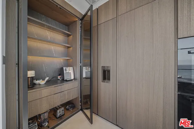 $9,900,000 | 18954 Pacific Coast Highway, Malibu, CA 90265