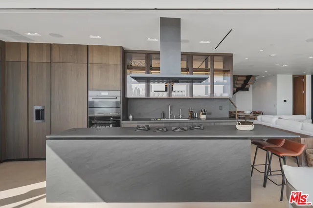 $9,900,000 | 18954 Pacific Coast Highway, Malibu, CA 90265