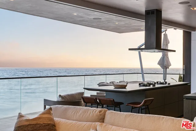 $9,900,000 | 18954 Pacific Coast Highway, Malibu, CA 90265