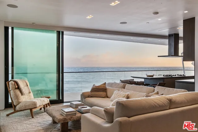 $9,900,000 | 18954 Pacific Coast Highway, Malibu, CA 90265