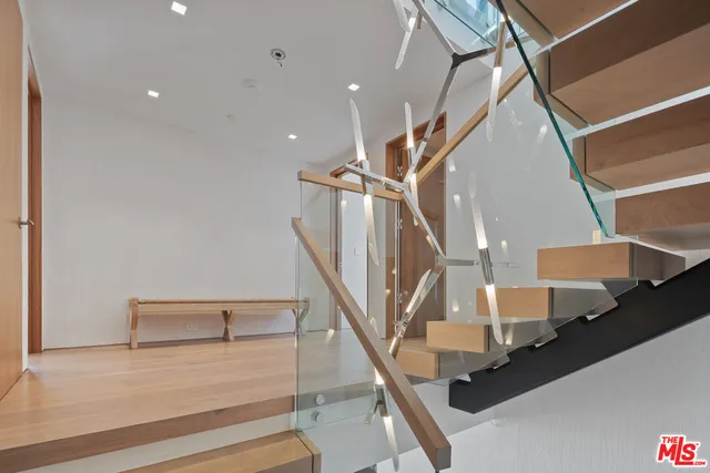 $9,900,000 | 18954 Pacific Coast Highway, Malibu, CA 90265