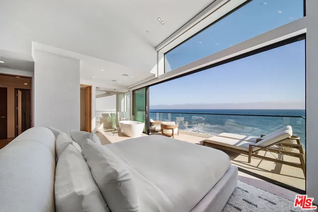 $9,900,000 | 18954 Pacific Coast Highway, Malibu, CA 90265