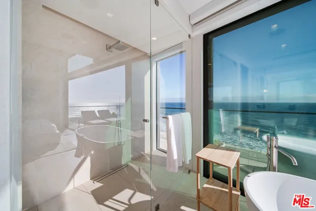 $9,900,000 | 18954 Pacific Coast Highway, Malibu, CA 90265